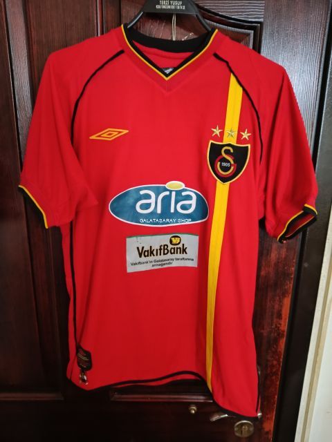 Vintage Galatasaray 2002/03 Red Third Kit M – Umbro from  at Galatasaray Shop # 