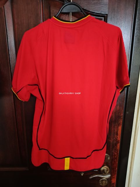 Vintage Galatasaray 2002/03 Red Third Kit M – Umbro from  at Galatasaray Shop # 
