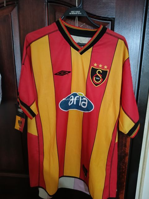 Vintage Galatasaray 2002/03 Home Kit L – Umbro from  at Galatasaray Shop # 