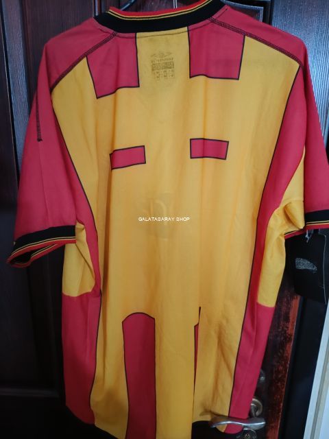 Vintage Galatasaray 2002/03 Home Kit L – Umbro from  at Galatasaray Shop # 